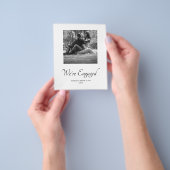 Budget Monogram Weddenschap Verloving Foto Uitnodi Flyer (Hand)