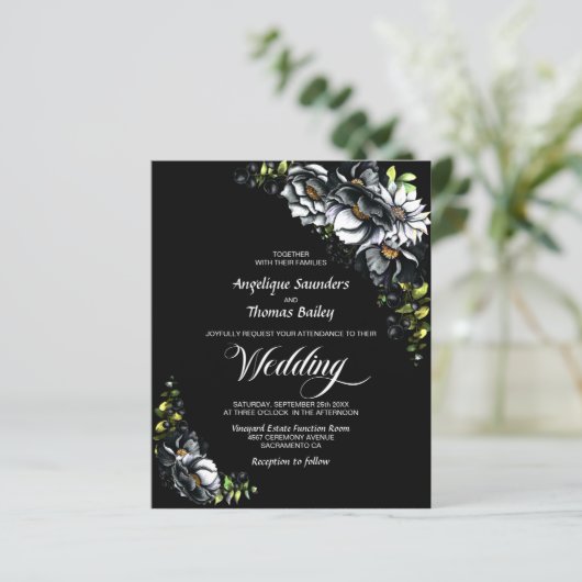 Budget Moody Black Floral Wedding Invitation (Staand voorkant)