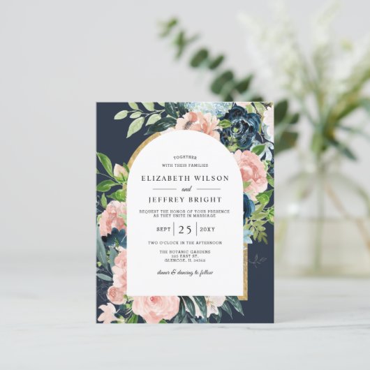 Budget Navy Blush Floral Arch Wedding Invitation (Staand voorkant)
