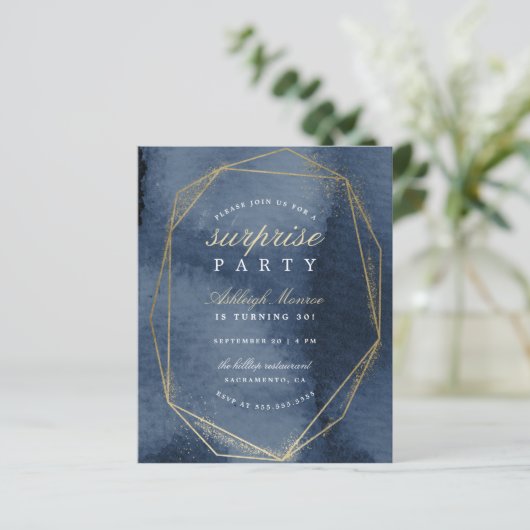 Budget Navy & Gold Geometric Lijst Surprise Party (Staand voorkant)