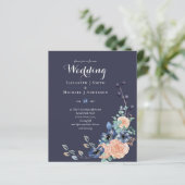 BUDGET Navy Perzik Bloemen Trouw Uitnodiging (Staand voorkant)