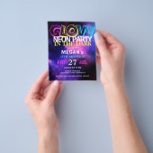 Budget neon gloed tiener verjaardagsfeestuitnodigi flyer (Hand)