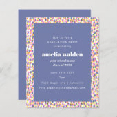 Budget Paarse Dot Pattern Afstuderen Invitation (Voorkant / Achterkant)