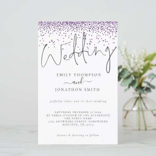 Budget Paarse Glitter Confetti Wedding Invite (Staand voorkant)