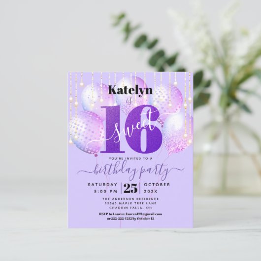 Budget Paarse Glitter Sweet 16 Balloons uitnodigin (Staand voorkant)