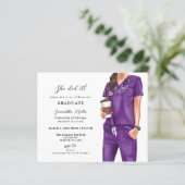 Budget Paarse scrubs verpleegkundige foto Afstuder (Staand voorkant)