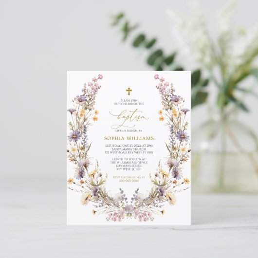 BUDGET Paarse Wildflowers Doopuitnodiging (Staand voorkant)