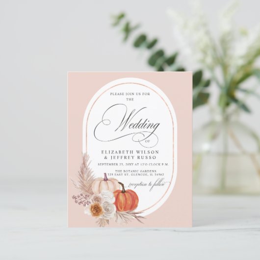 Budget Pampas Pumpkin Fall bruiloft uitnodiging (Staand voorkant)