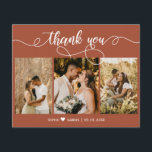 Budget Photo Collage Terracotta Script Weddenschap<br><div class="desc">Budget, Elegant, Hand Lettered Terracotta Wedding (3) Drie Foto Collage Dank u gepersonaliseerd betaalbare THIN-kaart met laag budget. Stijlvolle bruiloft bedankt je sjabloon met drie foto's op de voorkant en één foto op de achterkant. ***GELIEVE OPMERKING TE MAKEN! *** BEGROTINGSPAPIER/FLYER IS THIN. *** UPGRADE HET PAPIER VOOR EEN THICKERPAPIER. ***...</div>