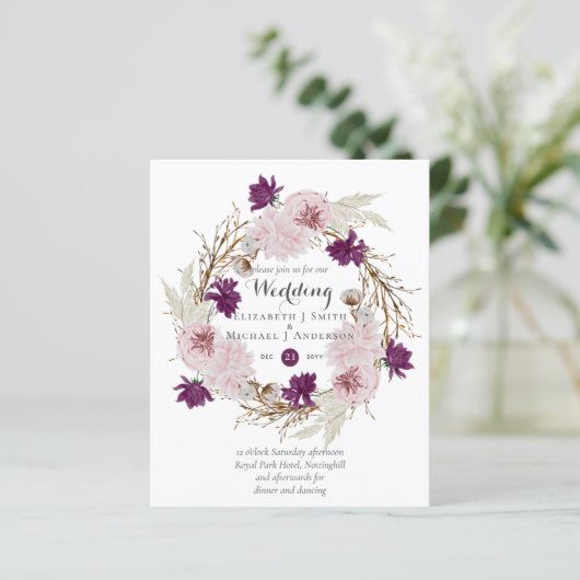 Budget Plum Blooms Blush Wreath Wedding Invites (Staand voorkant)