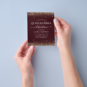 Budget Quinceanera Burgundy Gold Uitnodiging Flyer (Hand)