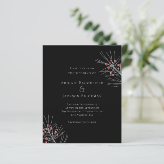 Budget Red Berries op Black Wedding Invitation (Staand voorkant)
