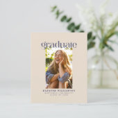 Budget Retro Blush Foto Afstudeer Uitnodiging (Staand voorkant)