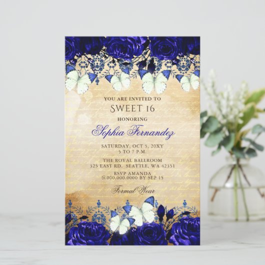 Budget Royal Blue Butterfly Sweet 16 Uitnodiging (Staand voorkant)