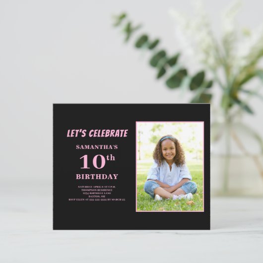 Budget roze foto 10e verjaardag uitnodiging (Staand voorkant)