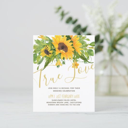 Budget Rustic Sunflower Script Wedding Uitnodiging (Staand voorkant)