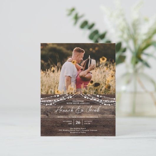 Budget Rustige Wood QR Code RSVP Wedding Invitatio (Staand voorkant)