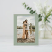 Budget Sage Groene Minimalistische Foto Bruiloft (Staand voorkant)