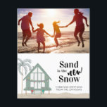 Budget Sand is de nieuwe Sneeuwfoto Kerstmis Kaart<br><div class="desc">Budget Sand is de nieuwe Sneeuwfotokerstfeestdag Kaart... Als je overal langs de kust of in de buurt van stranden woont, is er een leuke unieke one-of-a-kind vakantiekaart met het gezegde "Sand is the New Snow" onder een foto van je familie (romping op het strand, visserij aan de kust, boeien op...</div>