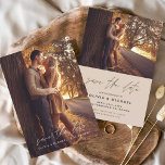 Budget Save the Date Terracotta Trouwfoto Flyer<br><div class="desc">Budget Wedding Terracotta Bewaar de Date Cards die een foto op de voor- en achterkant hebben. De Handgeschreven Herfst,  Herfst,  Zomer,  Winterlente Save the Date-kaarten bevatten een met de hand geletterde cursieve scripttypografie die elegant,  eenvoudig en modern zijn om te gebruiken nadat u een minimalistische eenvoudige huwelijksdagviering hebt gevierd.</div>