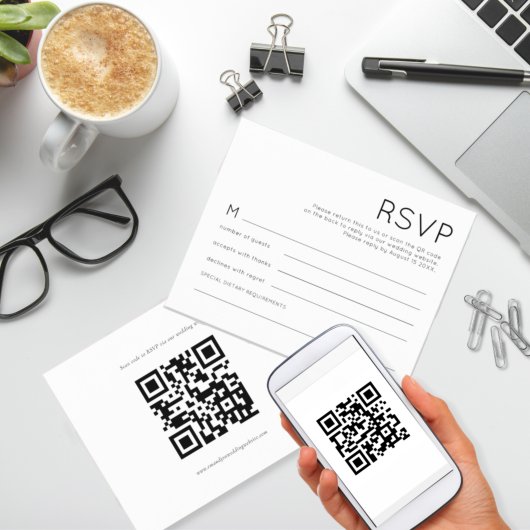 Budget Simple Black White QR Code Weddenschap RSVP