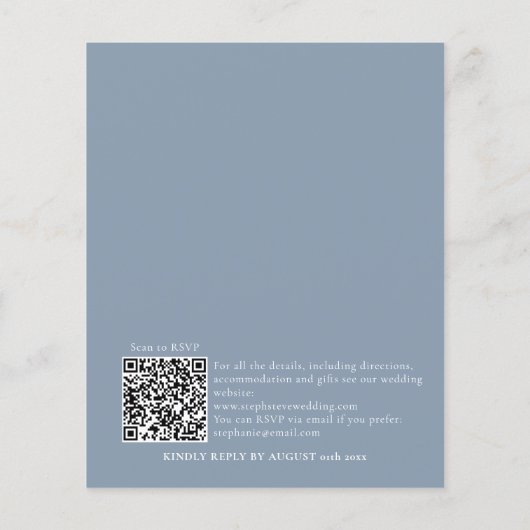 Budget Simple Dusty Blue Wedding QR Code nodigt ui (Achterkant)