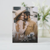 Budget Simple Monogram Photo Weddenschap Kaart (Staand voorkant)