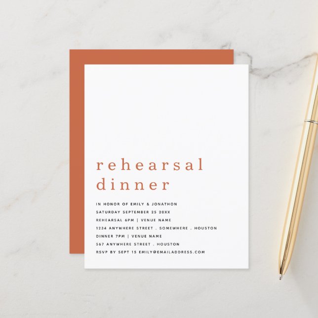 Budget Simple Terracotta Rehearsal Dinner Invite (Voorkant / Achterkant in situ)