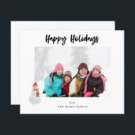 Budget Snowman Prettige feestdagen Foto - White BK<br><div class="desc">** SATIN PAPIER IS PAPIER THIN. UPGRADE HET PAPIER VOOR EEN THICKER, KAART PAPIER. HEEFT EEN OPTIE VOOR BEVELINGEN. *** Bespaar geld op uitnodigingen met deze kleinere uitnodiging die een optie voor enveloppen heeft. Stuur een feestelijke e-mail en een verloving met uw Snowman Prettige feestdagen Fotokaarten. Wil je een grotere...</div>