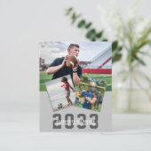 Budget Sporty Guy Modern 4 Afstudeerder Uitnodigin (Staand voorkant)