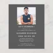 Budget Sporty Guy Modern 4 Afstudeerder Uitnodigin (Achterkant)