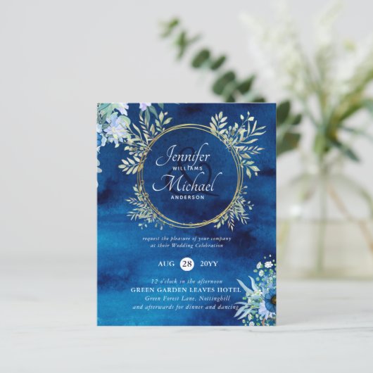 BUDGET Stofblauw Bloemachtige Trouw Uitnodiging (Staand voorkant)