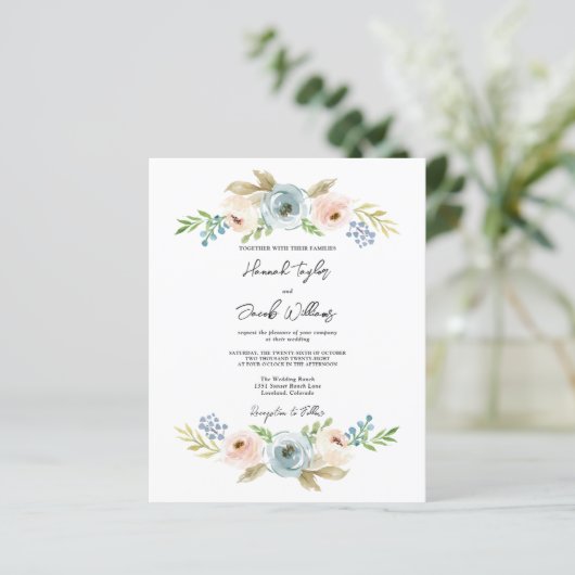 Budget Stusty Blue Floral Rustic Wedding Invite (Staand voorkant)
