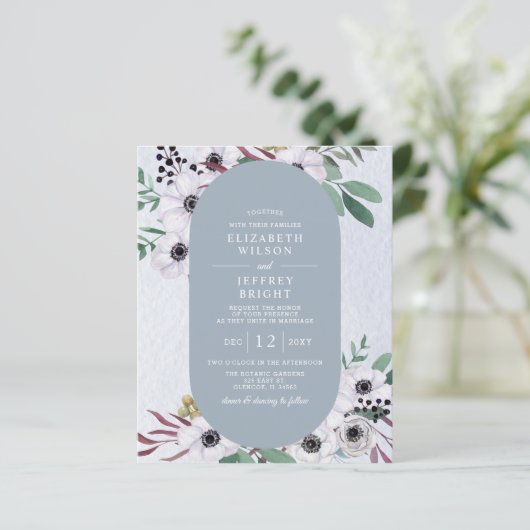 Budget Stusty Blue White Floral Wedding Invitation (Staand voorkant)