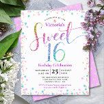 Budget Sweet 16 Rainbow Glitter Confetti Invite<br><div class="desc">"Happy Sweet 16". Verstuur deze verbluffende, dunne, dunne, feestelijke, moderne, gepersonaliseerde uitnodiging van een aangepaste budgetpartij voor een evenement dat u zich herinnert. Rainbow glitter script typografie, samen met feestelijke turquoise, paarse roze en gouden confetti, bedekt een witte achtergrond. Een gouden glitterstip patroon is boven lavender paars op de rug....</div>