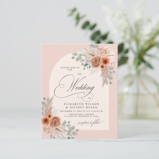 Budget terracotta pampas bruiloft uitnodiging (Staand voorkant)