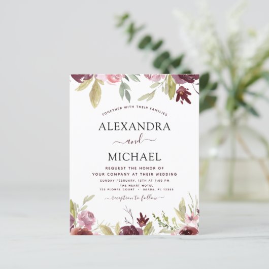 Budget Weddenschap Burgundy Pink Floral Uitnodigin (Staand voorkant)