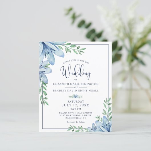 Budget Wedding Floral Blue Flowers Greenery Invite (Staand voorkant)