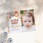 Budget Wild One Retro foto 1e verjaardagsfeestje<br><div class="desc">Vier de speciale dag van je kleintje met de uitnodiging voor een verjaardagsfeestje van dit charmante wildflower girl. De voorkant van de budgetkaart toont een handgetekend patroon van grillige wilde bloemen, in een boho 70's kleurenpalet van bruinen, beige, roze, geel, groen & blauw. Lijst De evenementdetails zijn geschreven in een...</div>