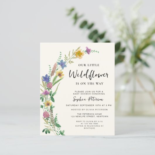 Budget Wilde Bloem Boho Baby Shower Uitnodiging (Staand voorkant)