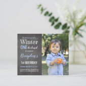 Budget Winter Onederland 1e verjaardagsuitnodiging (Staand voorkant)