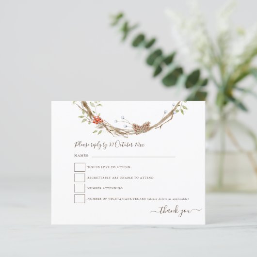 Budget Winter Pines Berries Festive Wedding RSVP (Staand voorkant)