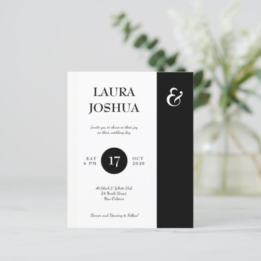 Budget zwarte witte typografie bruiloft uitnodigin (Staand voorkant)