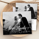 Budgetkalligrafiescript Weddenschap Hartelijk dank<br><div class="desc">Budget Modern Hand Lettered Wedding "Love and Bedankt" Calligrafiescript Foto Hartelijk dank U gepersonaliseerde voordelige dunne kaart met laag budget. De moderne Stijlvolle bruiloft bedankt u de sjabloon met een volledige horizontale foto aan de voorzijde met bekledingstekst "Love and Bedankt" in een handgeschreven lettertype met tekentekst met een cirkelvormige schrijfwijze...</div>