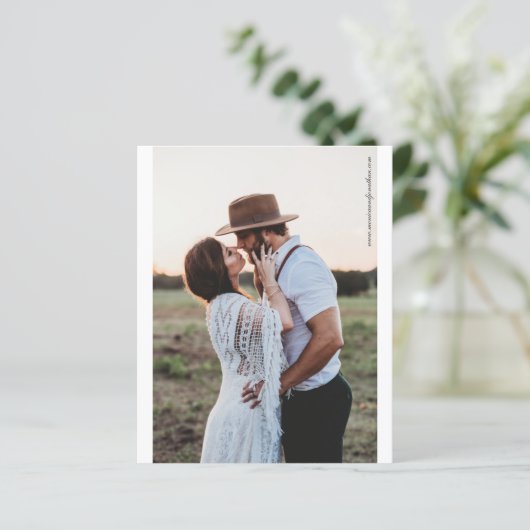 Budgetminimalistisch zwart-wit fotohuwelijk (Staand voorkant)