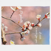 Buds van Japanse abrikozenbloemen Fleece Deken (Voorkant (Horizontaal))