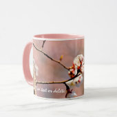 Buds van Japanse abrikozenbloemen Mok (Voorkant links)