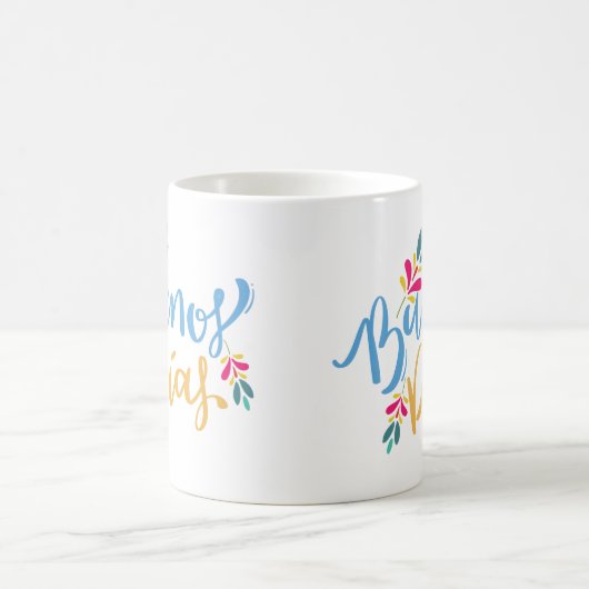 Bueno Dias Mok (Center)