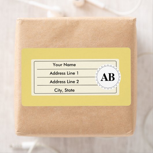 Buff gele vaste kleur met monogram etiket (Insitu)