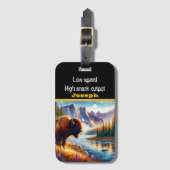 Buffalo bij Serene River in de bergen Bagagelabel (Voorkant (verticaal))